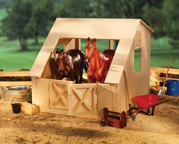 Breyer Traditionals - Wood Stable